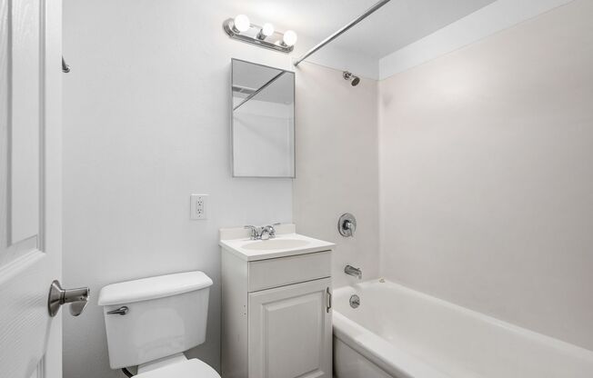 Studio, 1 bath, 355 sqft, $1,325, Unit 312