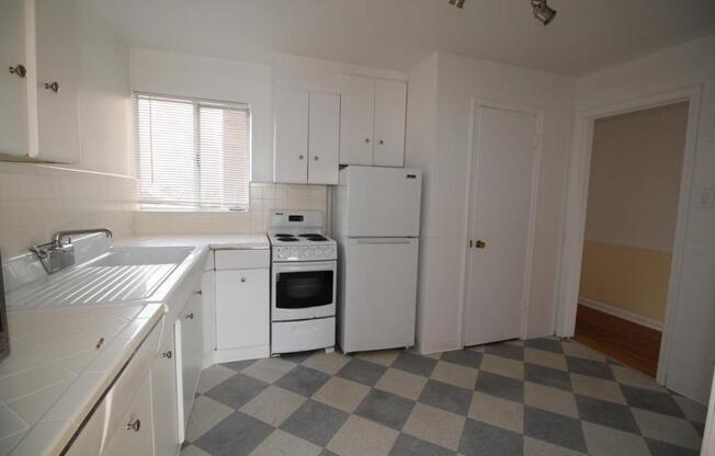 2 beds, 1 bath, 1,100 sqft, $1,695