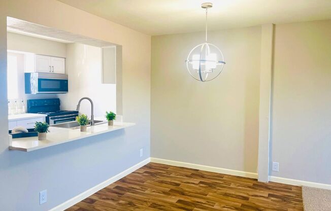 2 beds, 2 baths, 980 sqft, $1,486, Unit 356