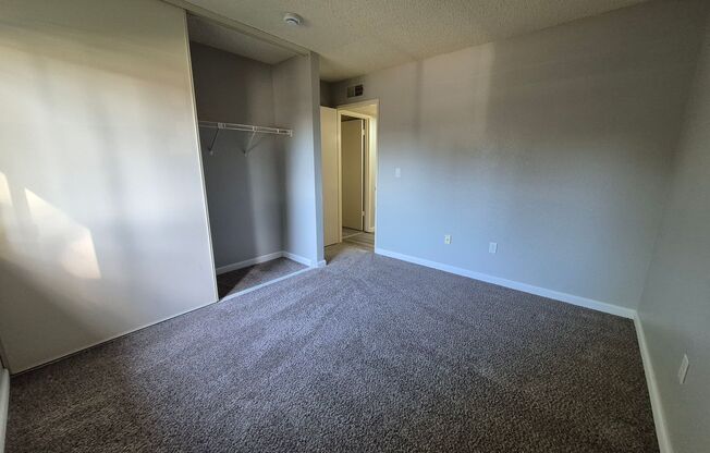 2 beds, 1 bath, 920 sqft, $1,800, Unit 17