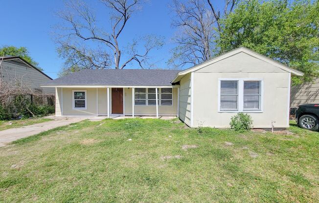 Welcome to this inviting single-family residence in the desirable South Park/Sunnyside area of Houston. This well-maintained home offers approximately 1505 sqft of living space, featuring 4 bedrooms, 2 full bathrooms, and a thoughtfully designed, spacious