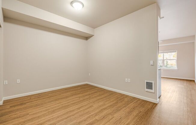 Studio, 1 bath, 490 sqft, $1,100, Unit 207
