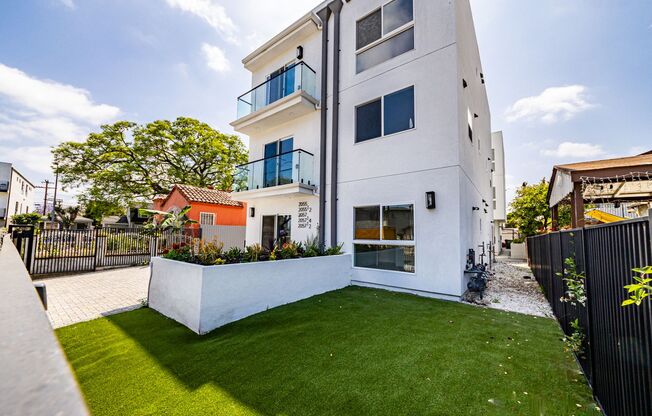 2055 S Garth