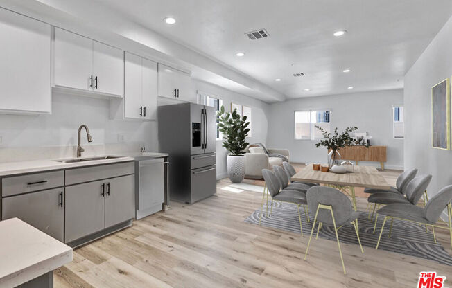 4647 1/2 W 18 ST