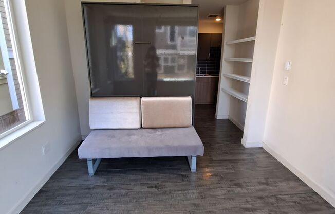 Studio, 1 bath, 231 sqft, $1,260, Unit 213