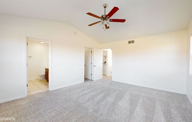 3 beds, 2.5 baths, $2,595, Unit 1036