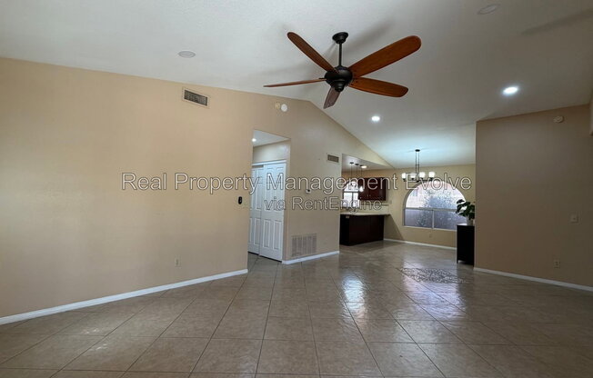 7568 W KERRY LN