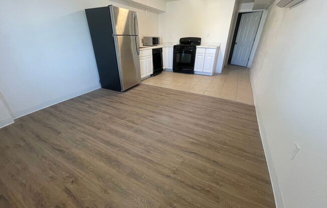 Great 2 bedroom Apartment with Garage!