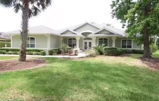 290 Leslie Ln