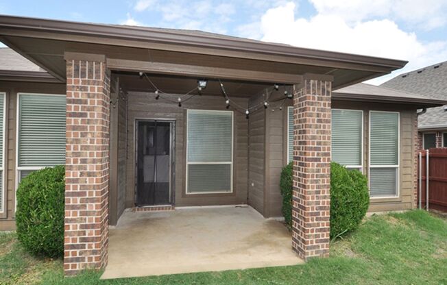 3 beds, 2 baths, $2,100