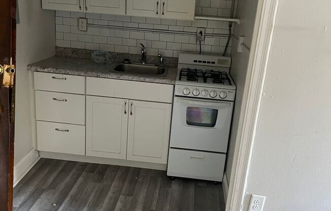 Studio, 1 bath, 500 sqft, $740, Unit Unit 212