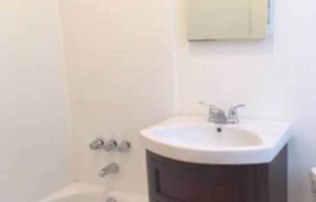 Studio, 1 bath, $1,350, Unit D2