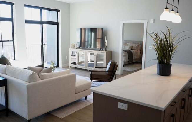 WELCOME TO THE PEARL APARTMENTS