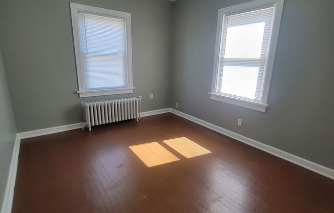 1 bed, 1 bath, 550 sqft, $650, Unit Apt # 4