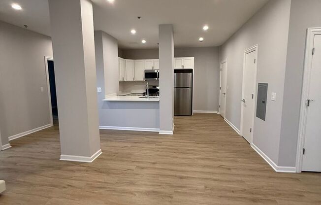 2 beds, 1 bath, 1,050 sqft, $2,100, Unit Pent House