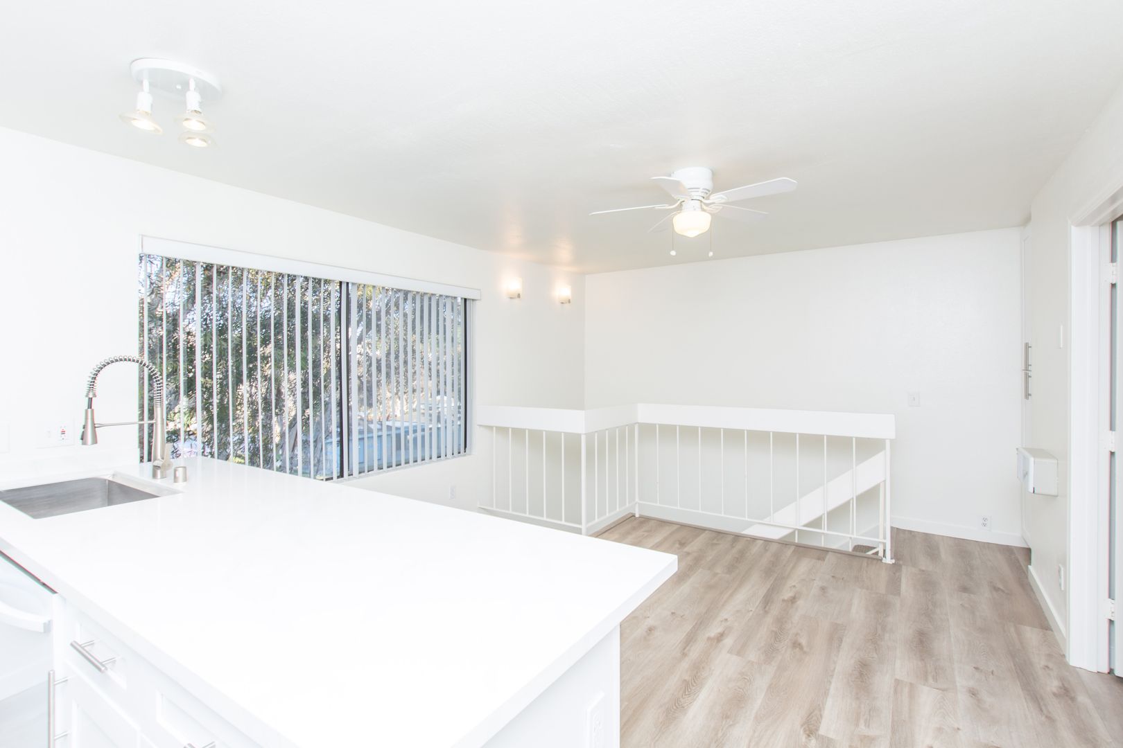 On Sail Bay in Pacific Beach! Updated 2 Bedroom / 2 Bath Condominium REDUCED DEPOSIT $2000!