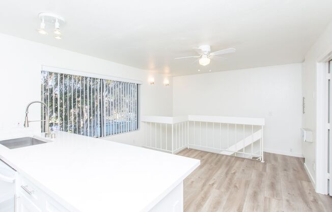 On Sail Bay in Pacific Beach! Updated 2 Bedroom / 2 Bath Condominium REDUCED DEPOSIT $2000!