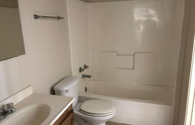1 bed, 1 bath, 679 sqft, $995, Unit Villa Dorada 9