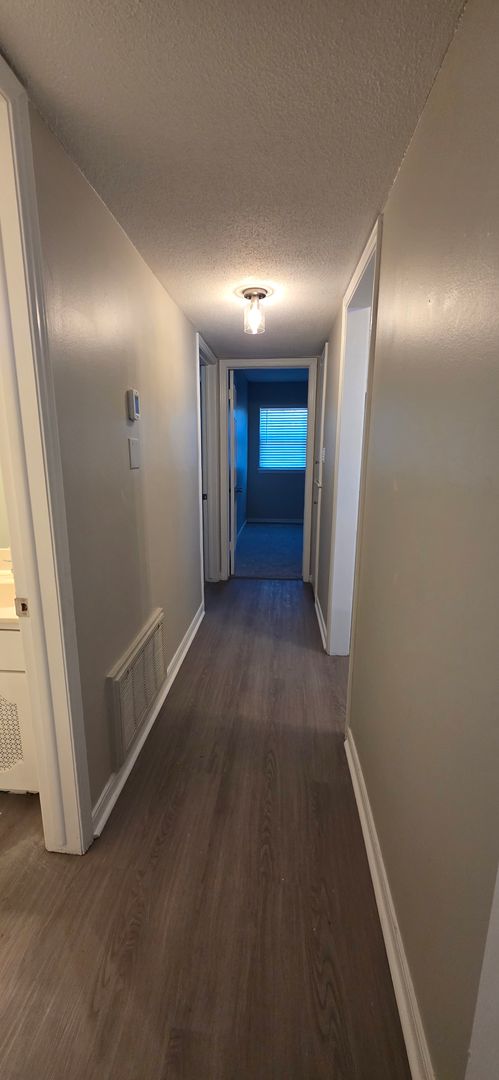 2 beds, 2 baths, 925 sqft, $1,100, Unit 213