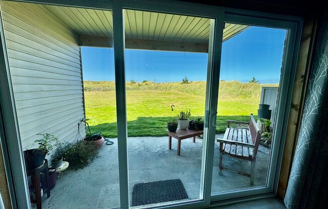 2 Bedroom Beach Front Condo in Ocean Park!
