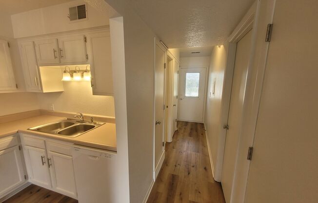 1 bed, 1 bath, $850, Unit 815-11