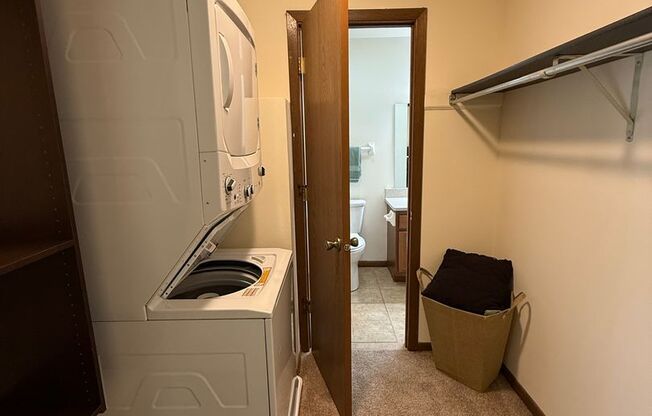 2 beds, 1 bath, 965 sqft, $1,665, Unit 7741RE