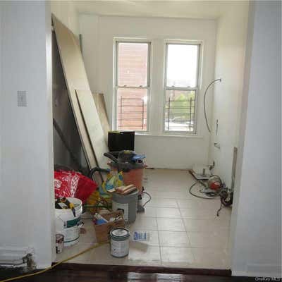 3 beds, 1 bath, 1,377 sqft, $3,106