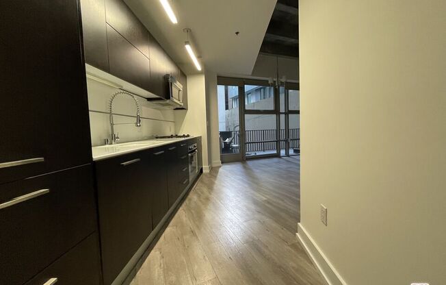 1 bed, 1 bath, 807 sqft, $2,545, Unit 515