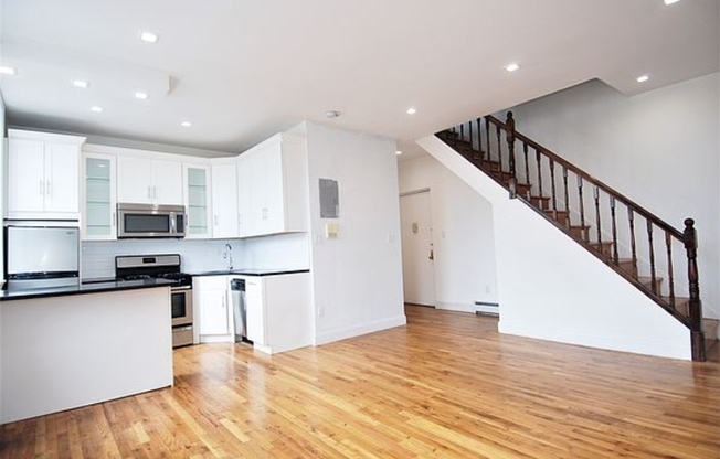 243 W 116 ST