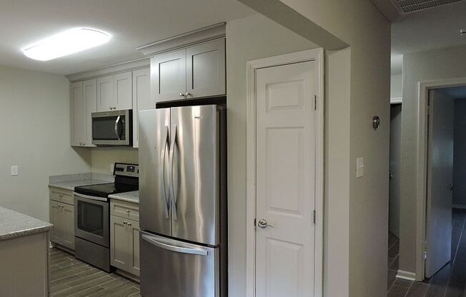 2 beds, 2 baths, $1,600, Unit 31