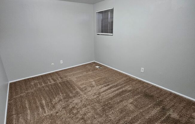 2 beds, 1 bath, 864 sqft, $1,195, Unit Unit 33