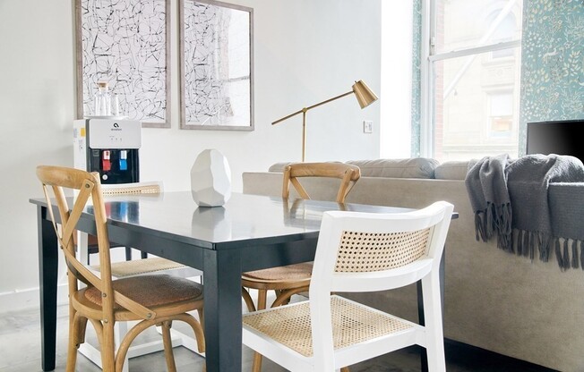 2 beds, 2 baths, $5,300, Unit 406