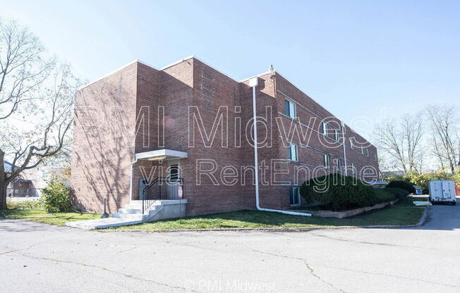 2215 E 56 ST
