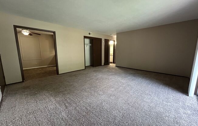 Century House Apts. (909 N. 48th Ave.)