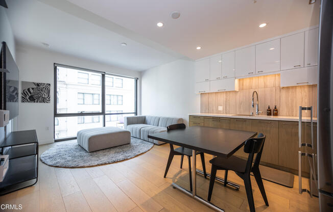 1 bed, 1 bath, 752 sqft, $3,811, Unit 911