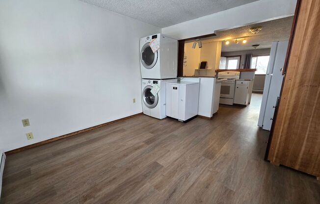 2 beds, 1 bath, $1,600