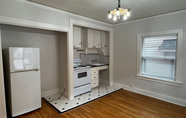 Studio, 1 bath, 265 sqft, $1,075, Unit 105