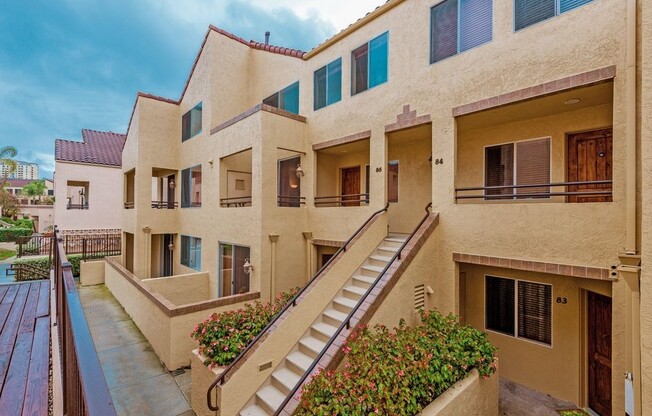 Gorgeous 2BR/2.5BA Condo in University City/Golden Triangle