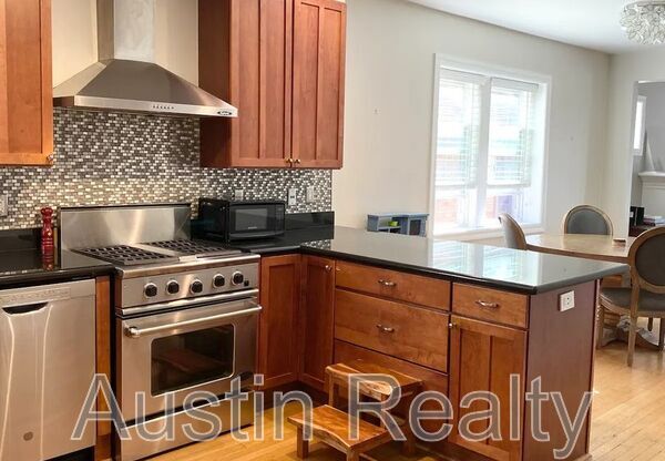404 S HANLEY RD