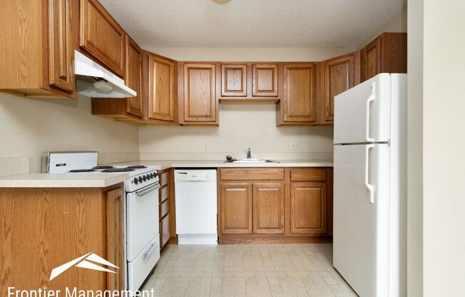 2 beds, 1 bath, 744 sqft, $850, Unit 10