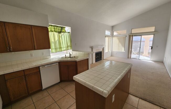 Cozy 3Bed/2Bath/2Car Residence located in North Las Vegas!