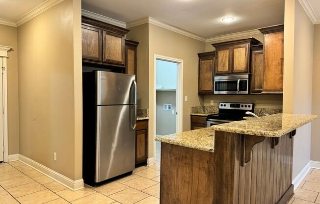 3 beds, 2 baths, 1,289 sqft, $1,695, Unit 9153 Shadow Oak Drive