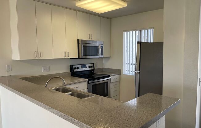 2 beds, 2 baths, 1,013 sqft, $3,040, Unit D-325