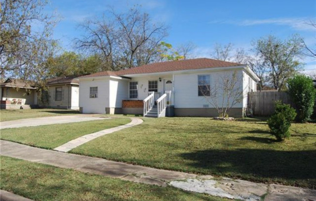 2208 N FAROLA DR