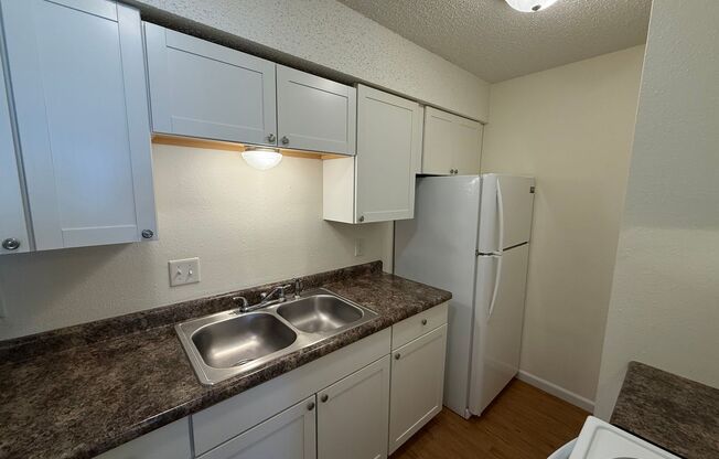 2 beds, 1 bath, 705 sqft, $765, Unit 837-Unit 2