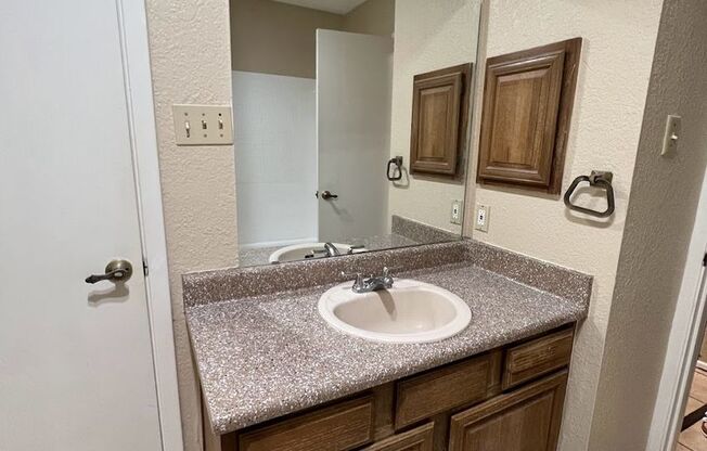 2 beds, 1 bath, $1,450, Unit Unit 325