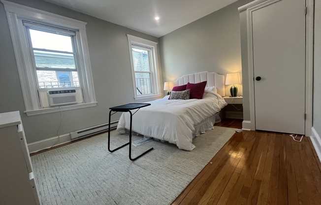 2 beds, 1 bath, $3,795, Unit 25