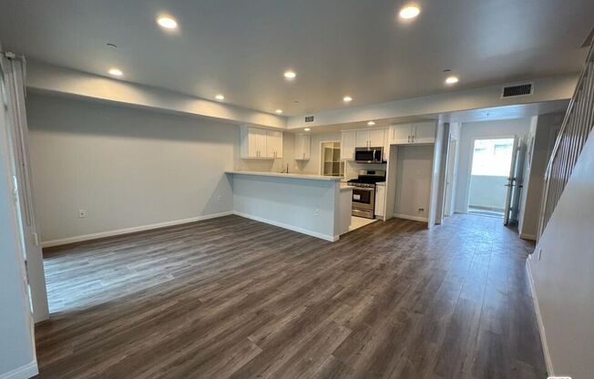 3 beds, 2.5 baths, 1,800 sqft, $3,950, Unit 3