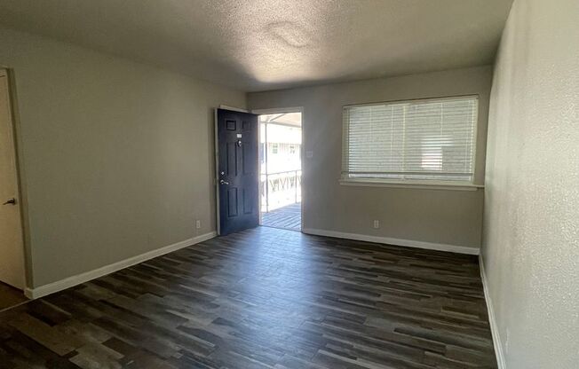 2 beds, 1 bath, 722 sqft, $1,250, Unit N-30