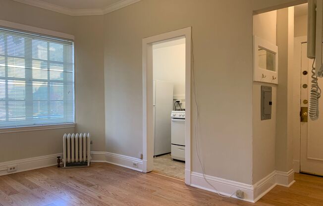 Studio, 1 bath, 400 sqft, $1,495, Unit 945 Larkin Street #11